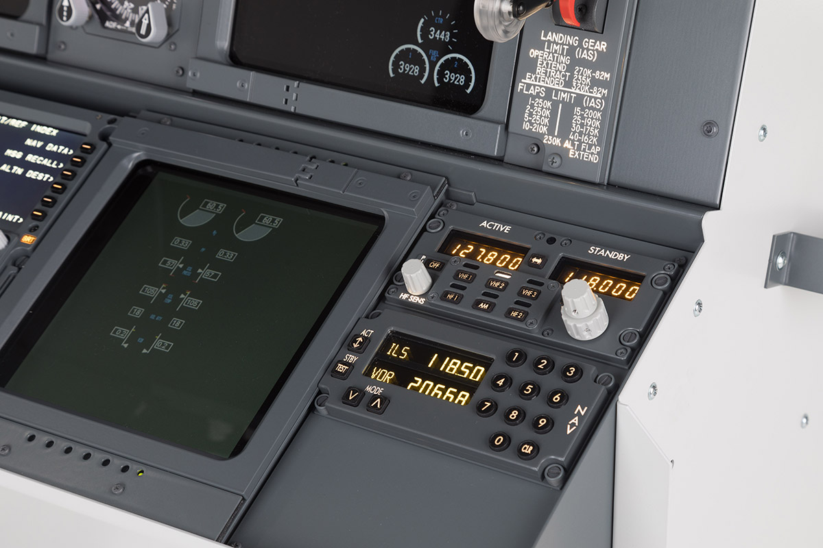 FSC B737NG COCKPIT ONE SEAT COMPACT RADIO NAV PANEL